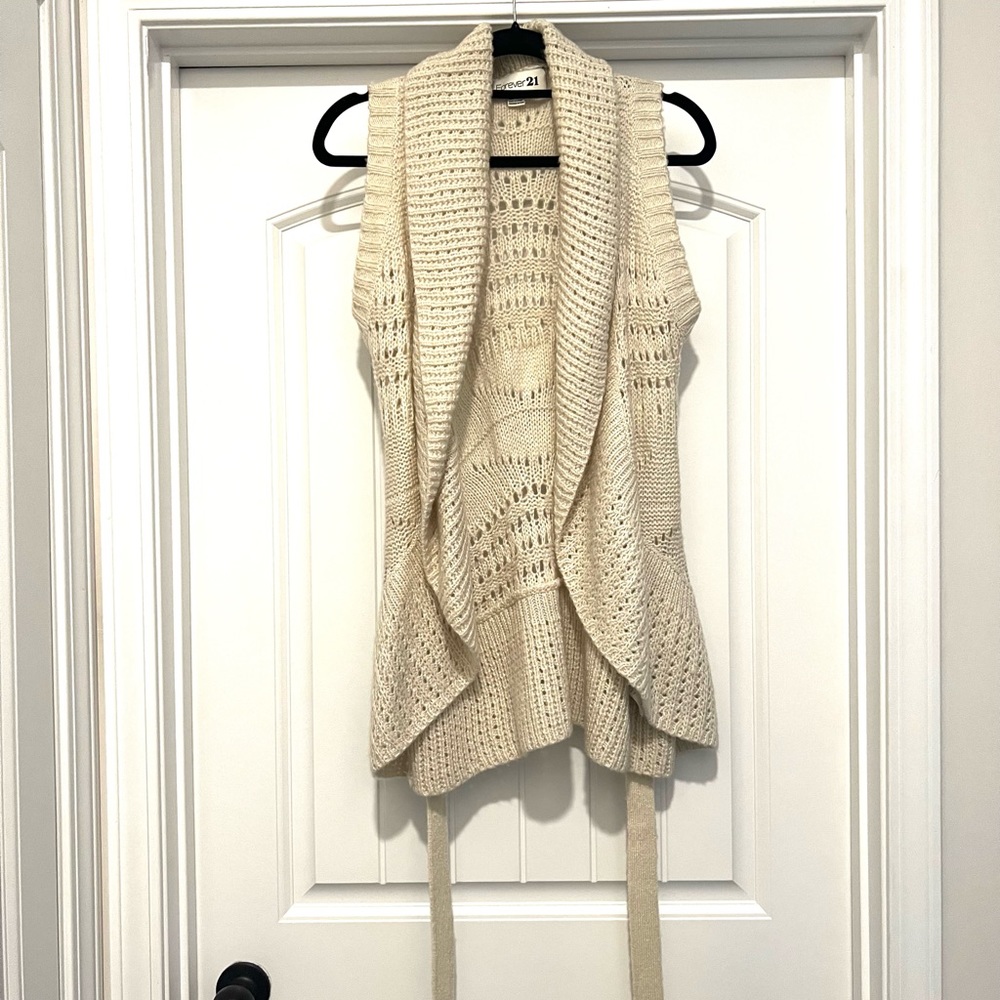 Forever 21 Crochet Vest. Cream. Juniors Size- Small.